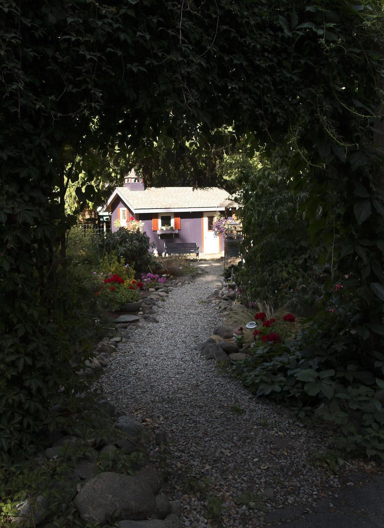 Tea Cozy Bed & Breakfast Qualicum Beach Exterior photo