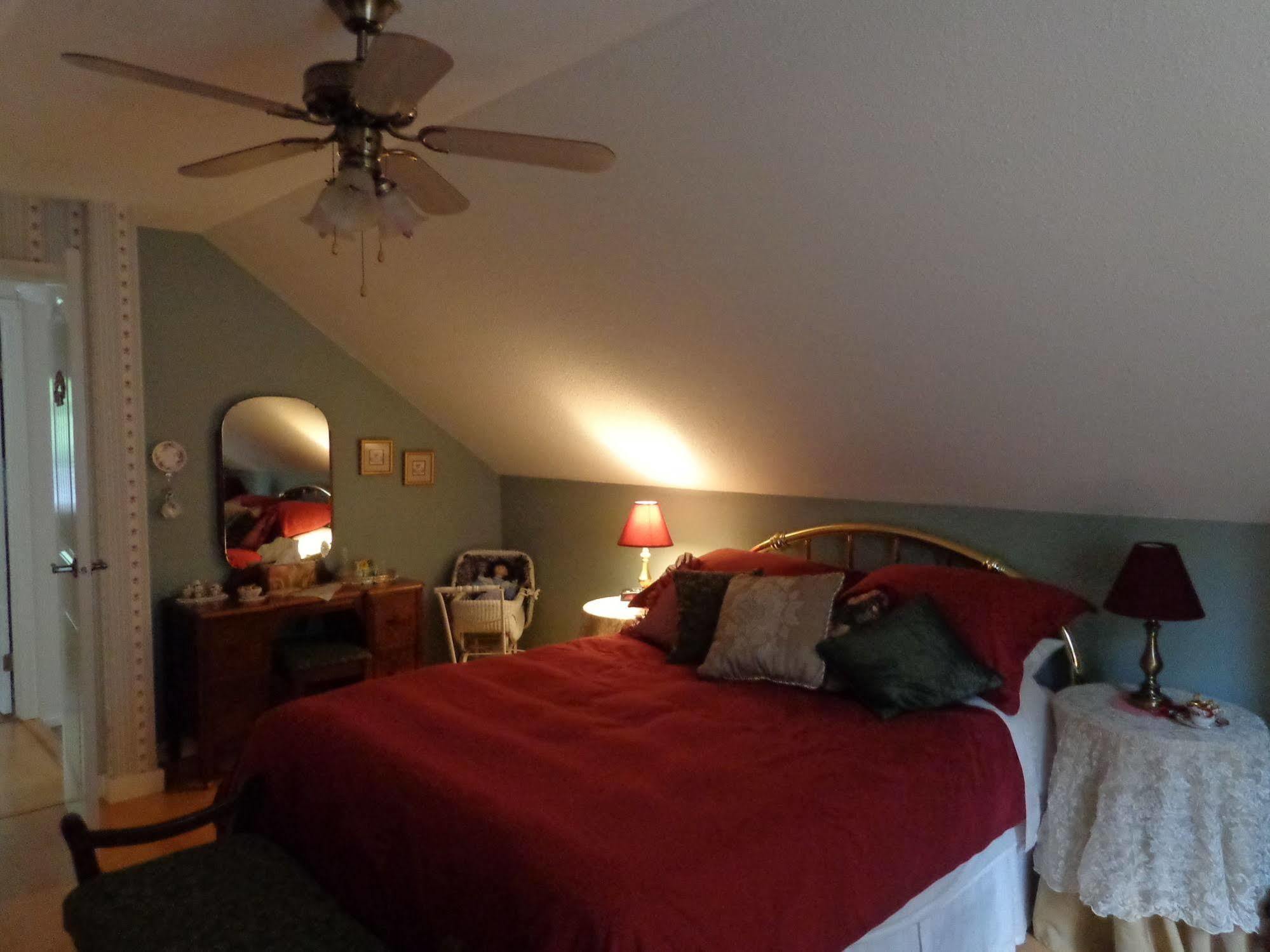 Tea Cozy Bed & Breakfast Qualicum Beach Exterior photo