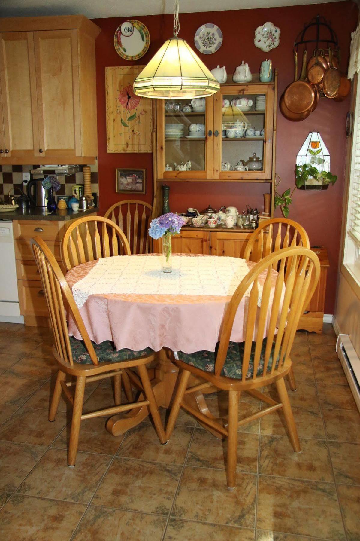 Tea Cozy Bed & Breakfast Qualicum Beach Exterior photo