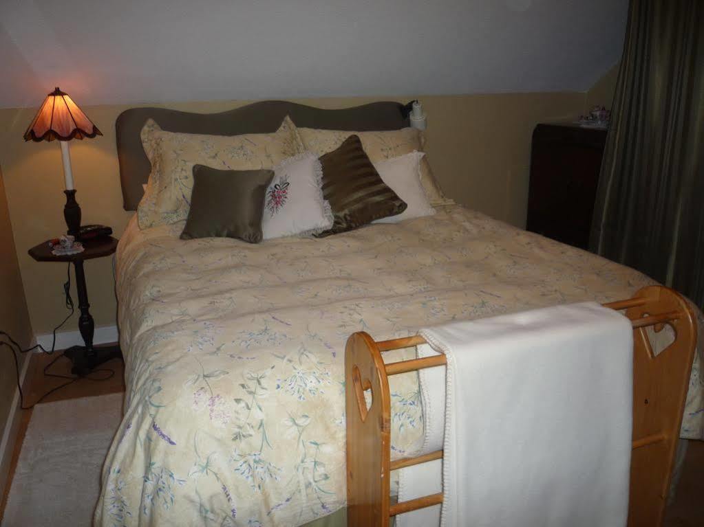 Tea Cozy Bed & Breakfast Qualicum Beach Exterior photo