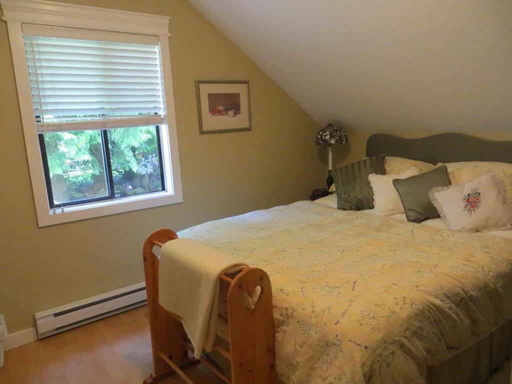 Tea Cozy Bed & Breakfast Qualicum Beach Exterior photo