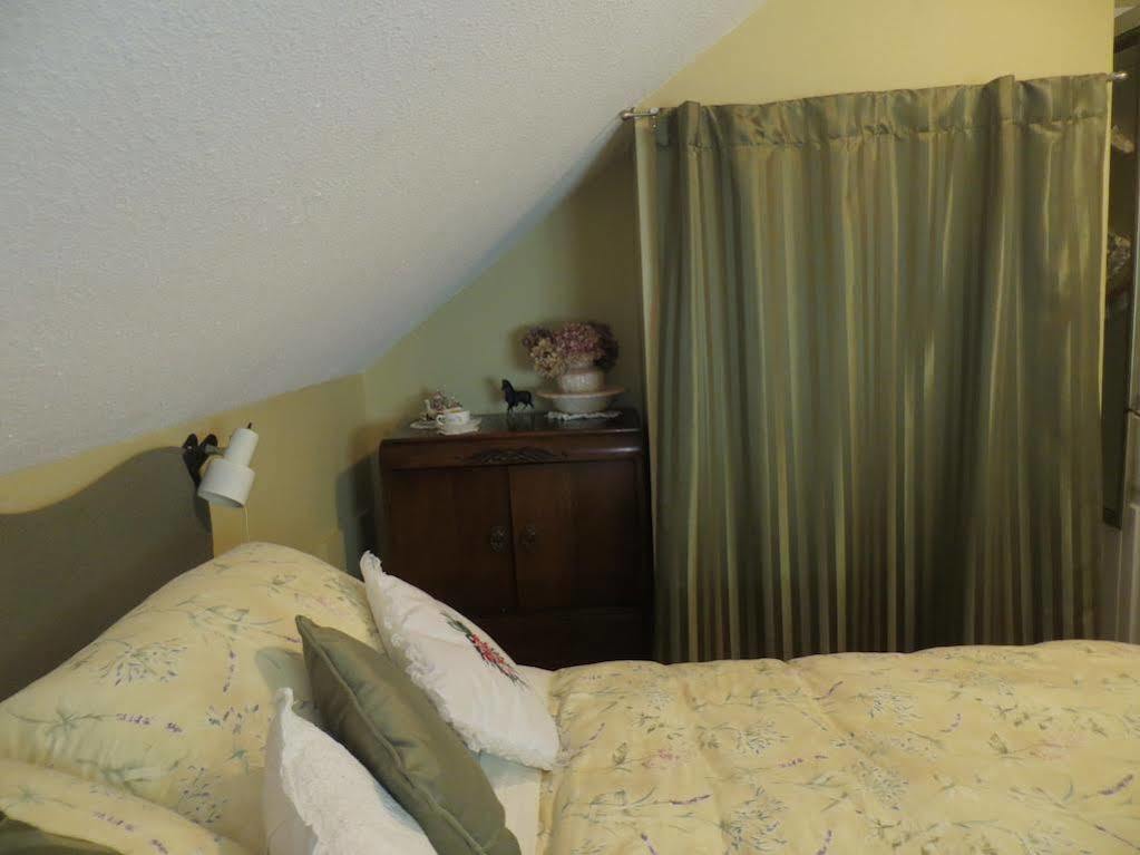 Tea Cozy Bed & Breakfast Qualicum Beach Exterior photo